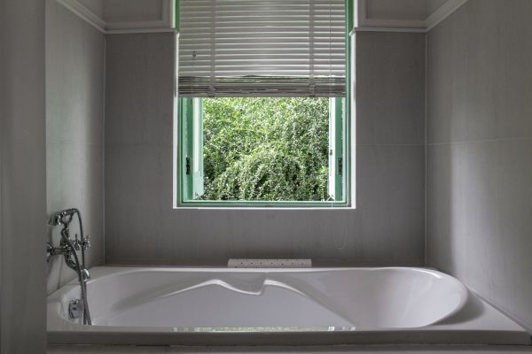 Fiberglass Tub Installation in Mount Washington